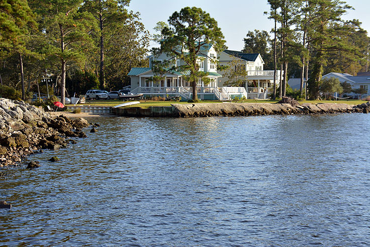 Nearby homes at Lou Mac Park in Oriental, NC